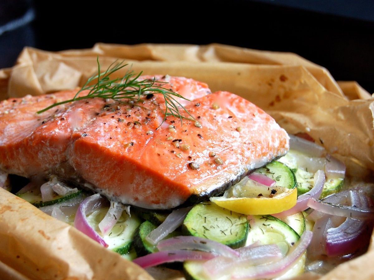 how-to-bake-salmon-with-parchment-paper
