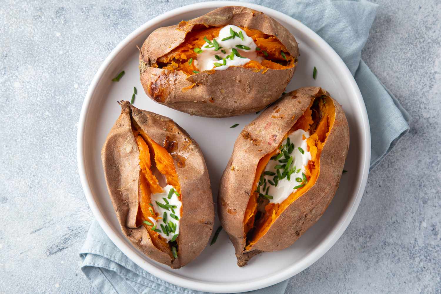 how-to-bake-whole-sweet-potatoes-in-the-microwave