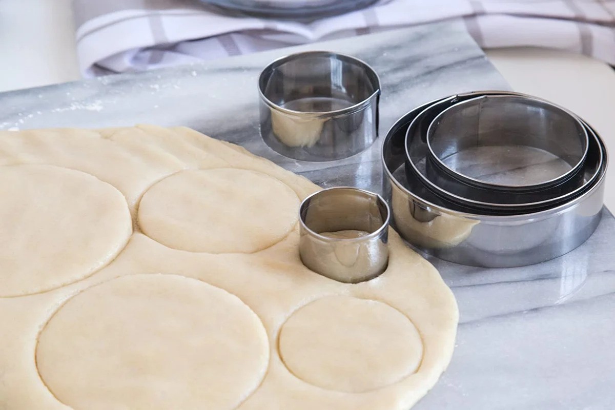 how-to-bake-with-ring-cake-mould-cookie-cutters