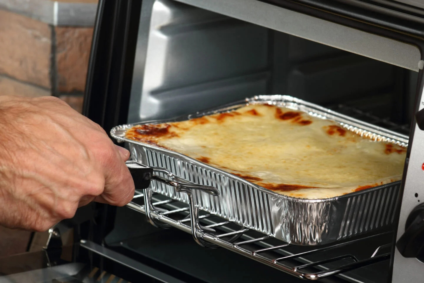 how-to-broil-in-an-electric-oven-with-a-hinged-door