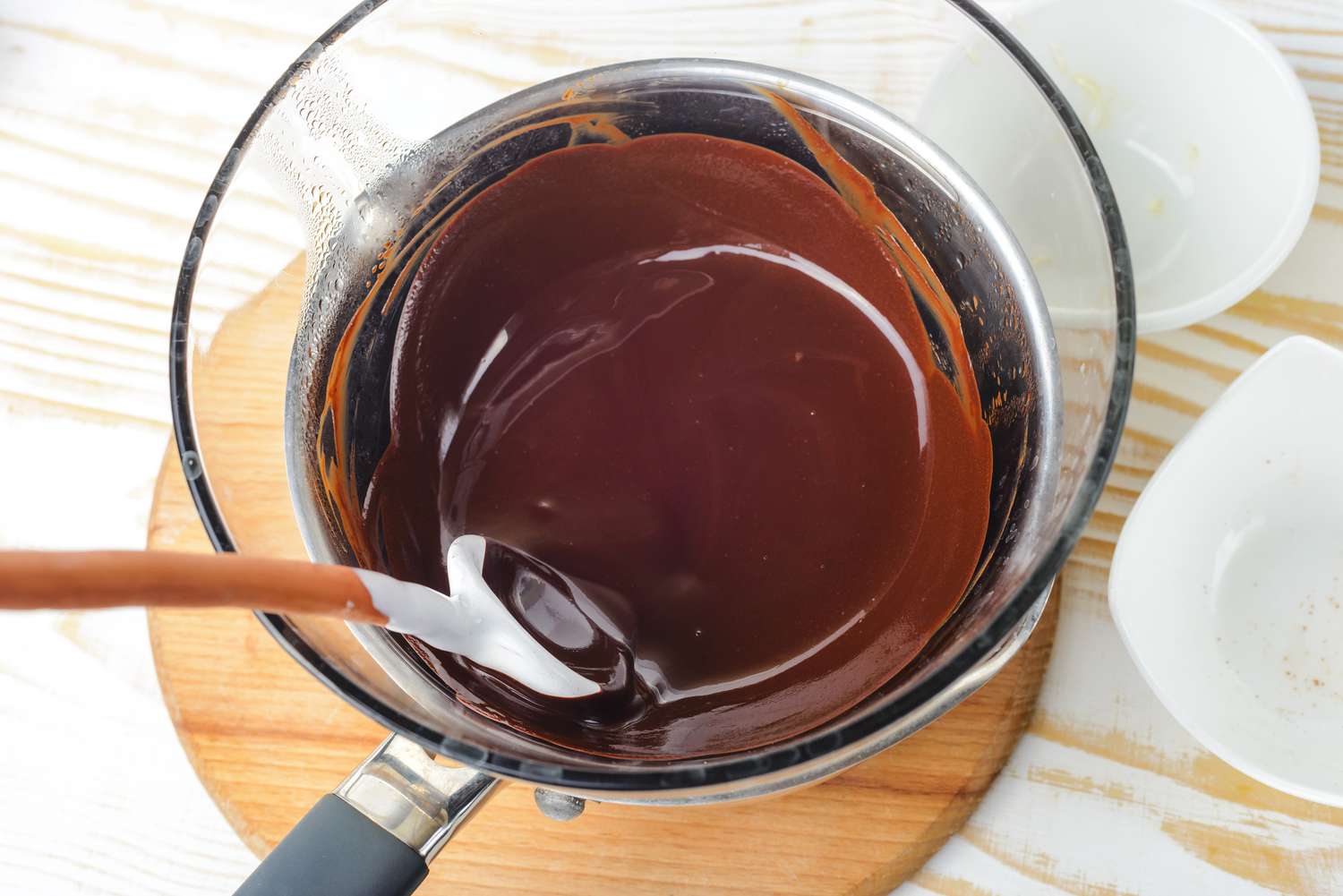 how-to-candy-chocolate-from-melting-so-fast