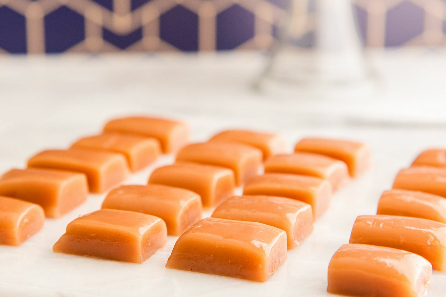 how-to-candy-shops-pour-carmels