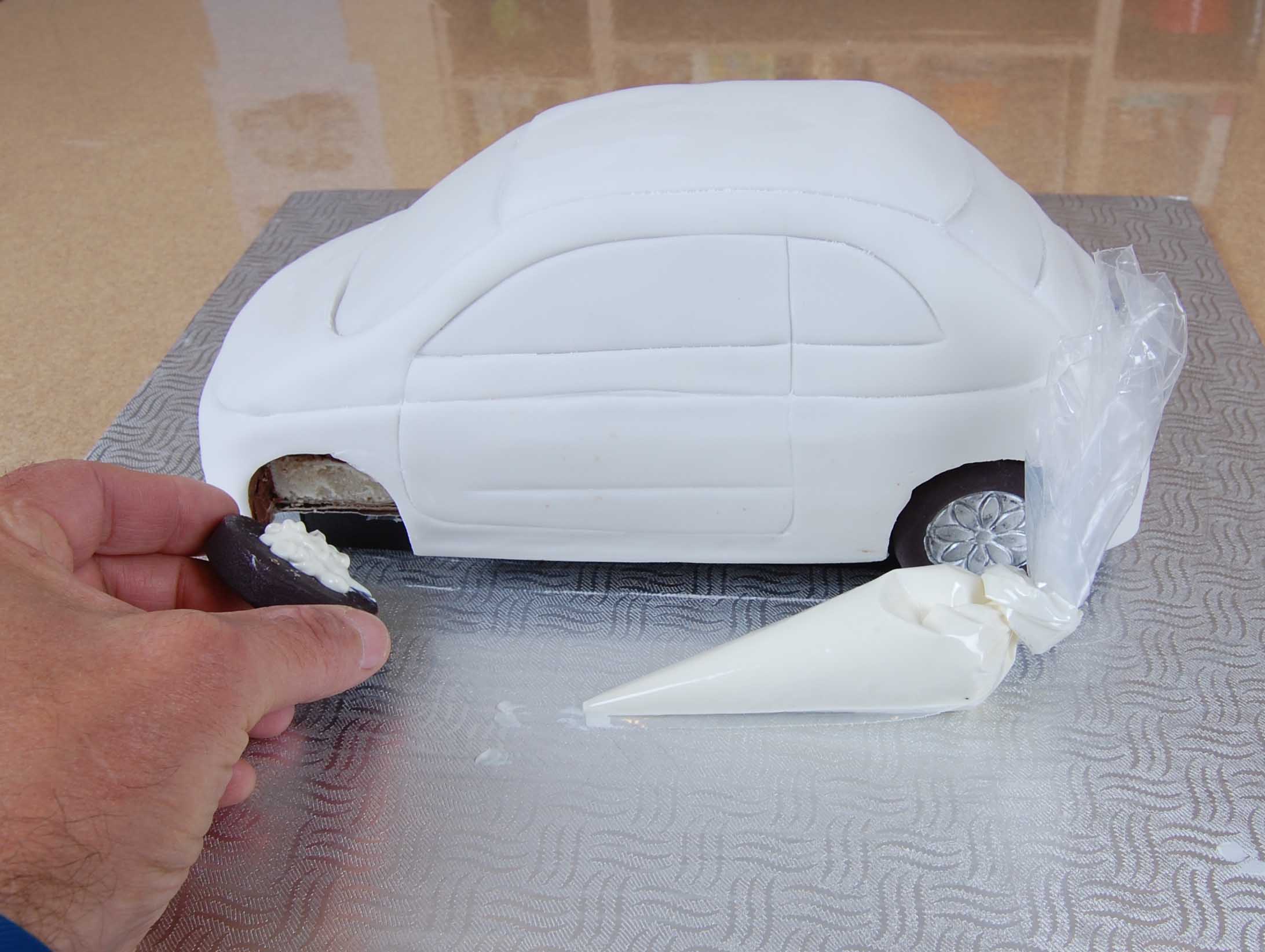 how-to-carve-a-car-from-cake