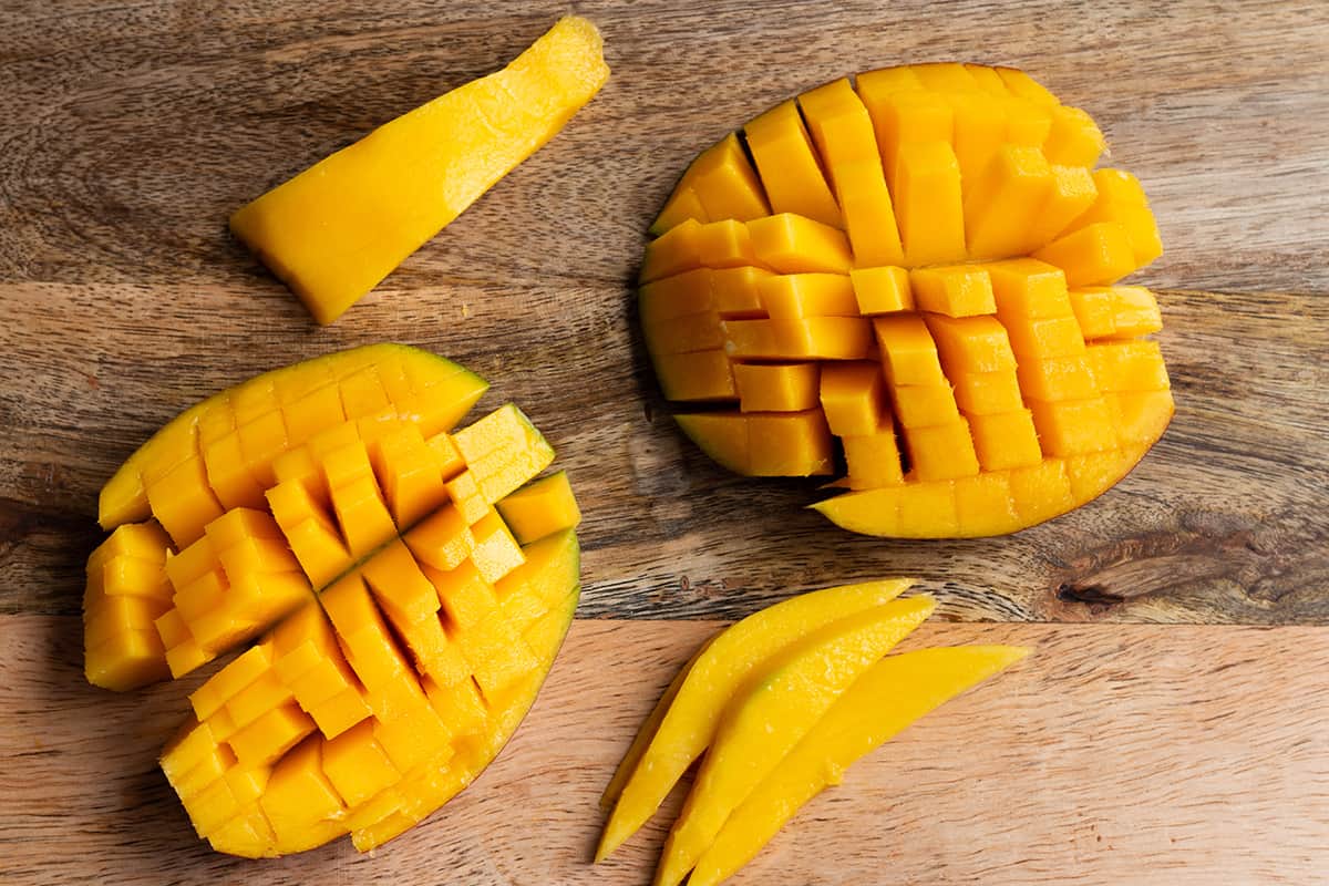 how-to-carve-a-mango-fruit