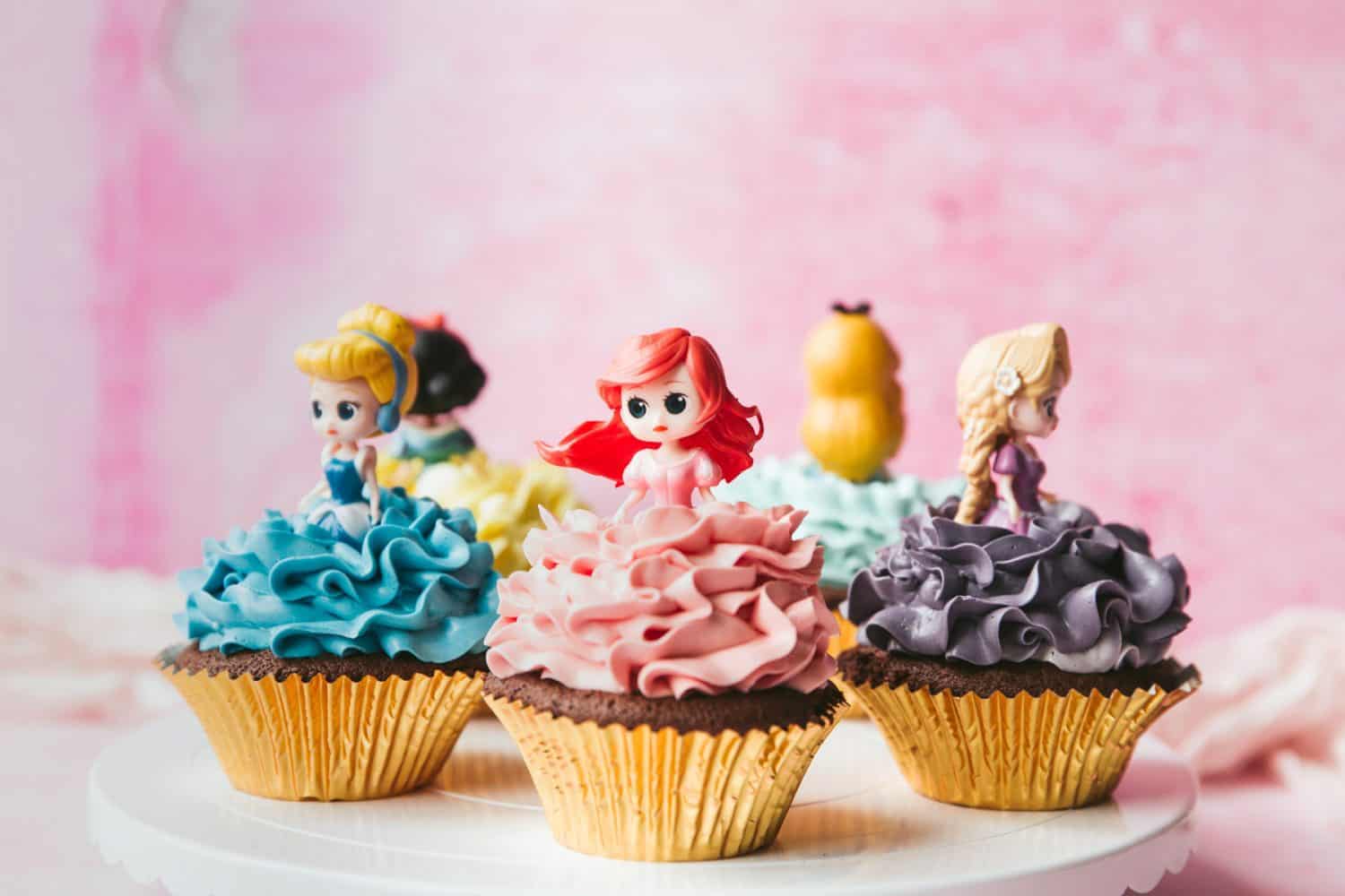 how-to-carve-a-princess-cake-with-a-cupcake-top