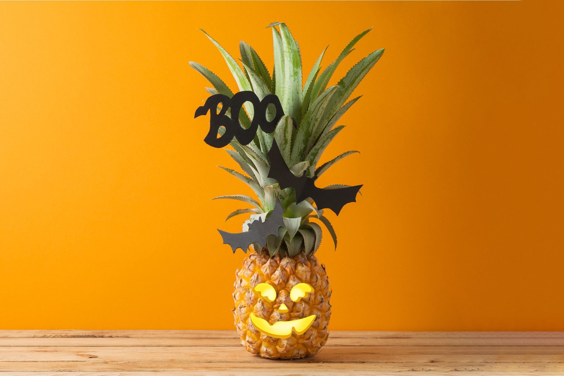 how-to-carve-a-tiki-from-a-pineapple