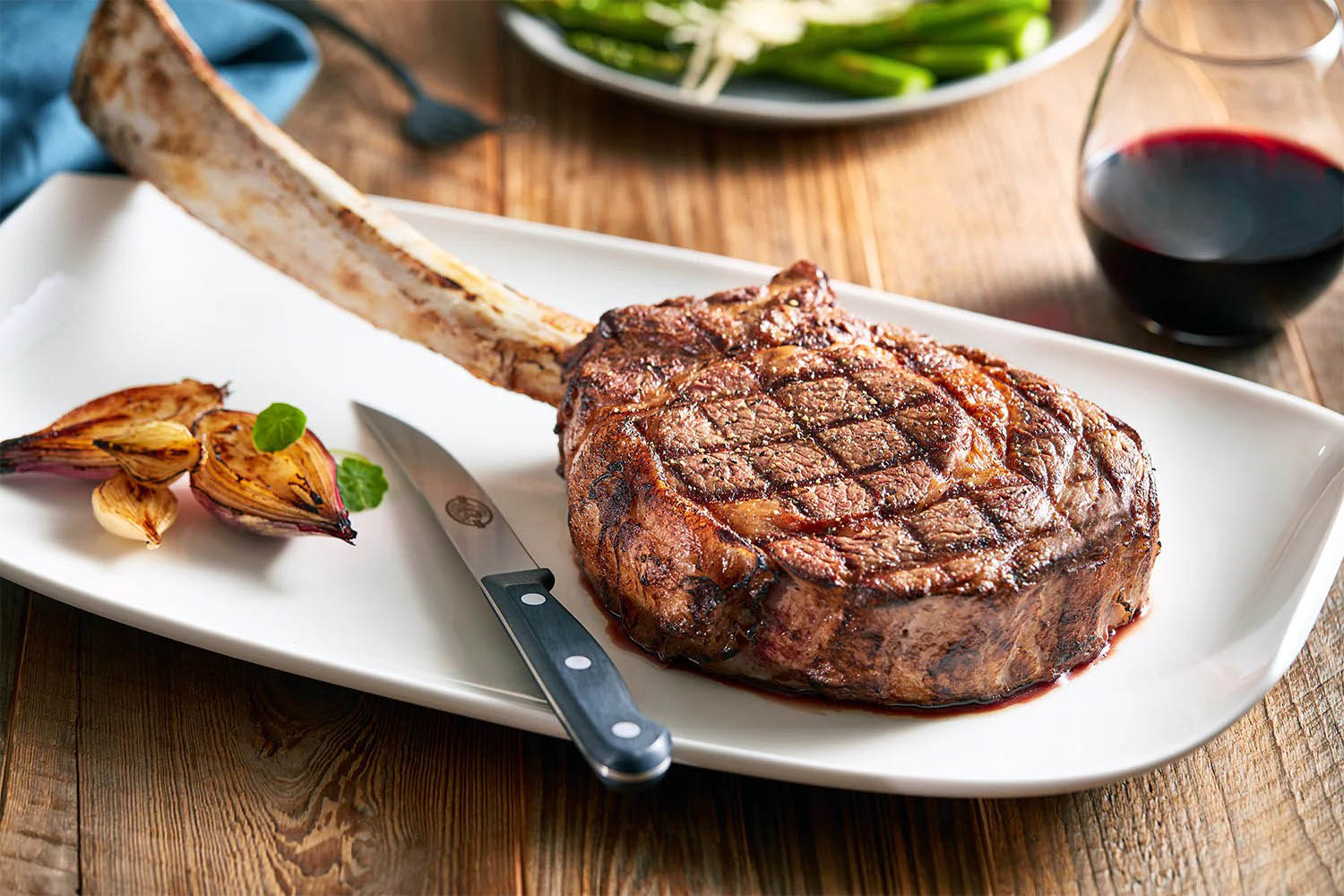 how-to-carve-a-tomahawk-steak