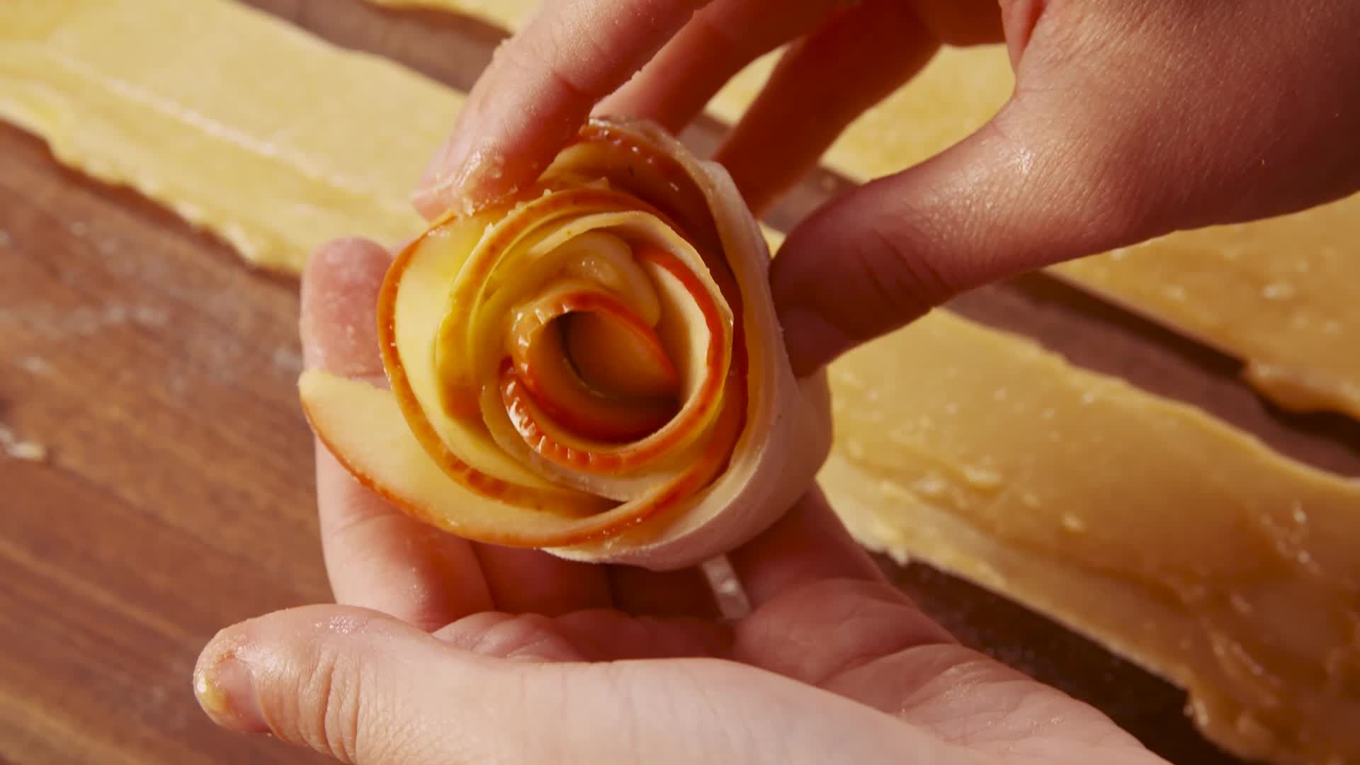 how-to-carve-apple-roses