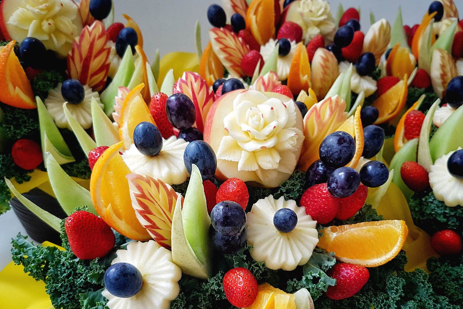 how-to-carve-flowers-out-of-fruit