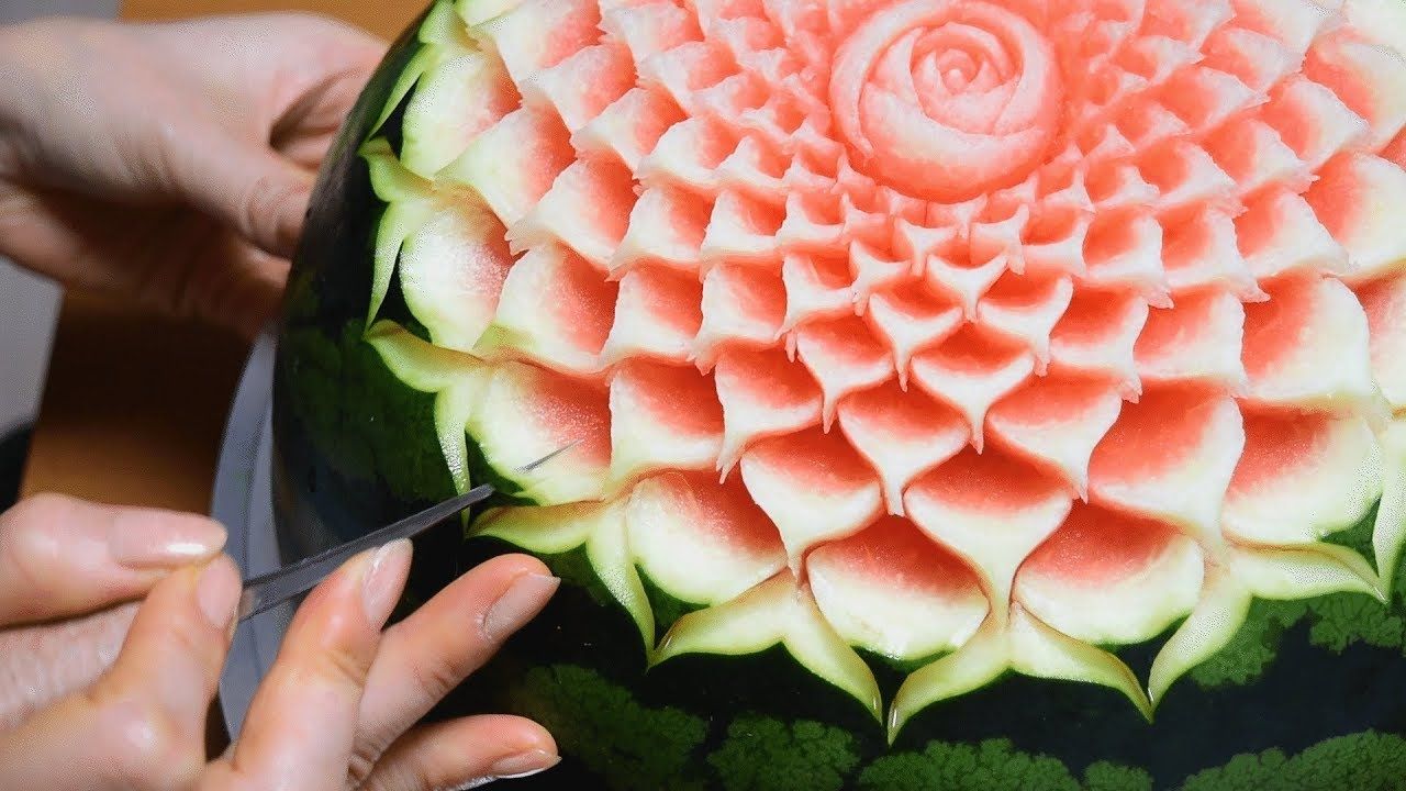 how-to-carve-watermelon-flowers