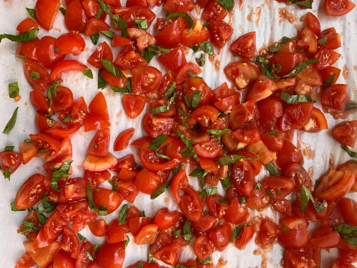 how-to-chiffonade-tomatoes