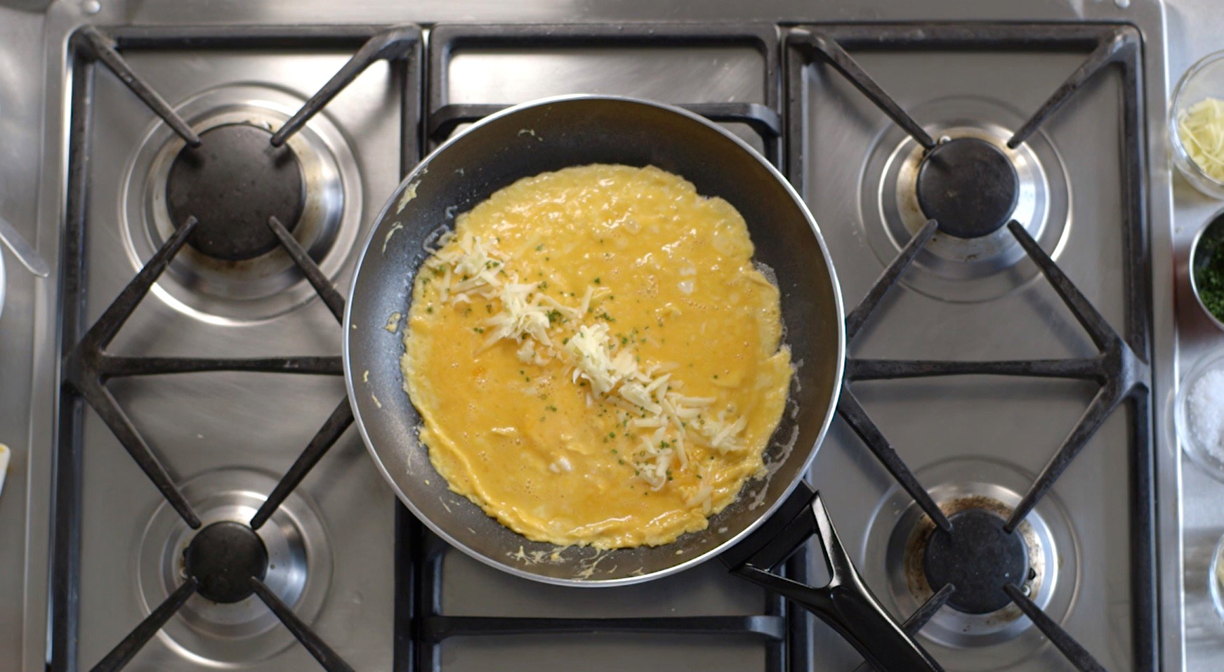 how-to-confit-an-egg-yolk-in-a-saucepan