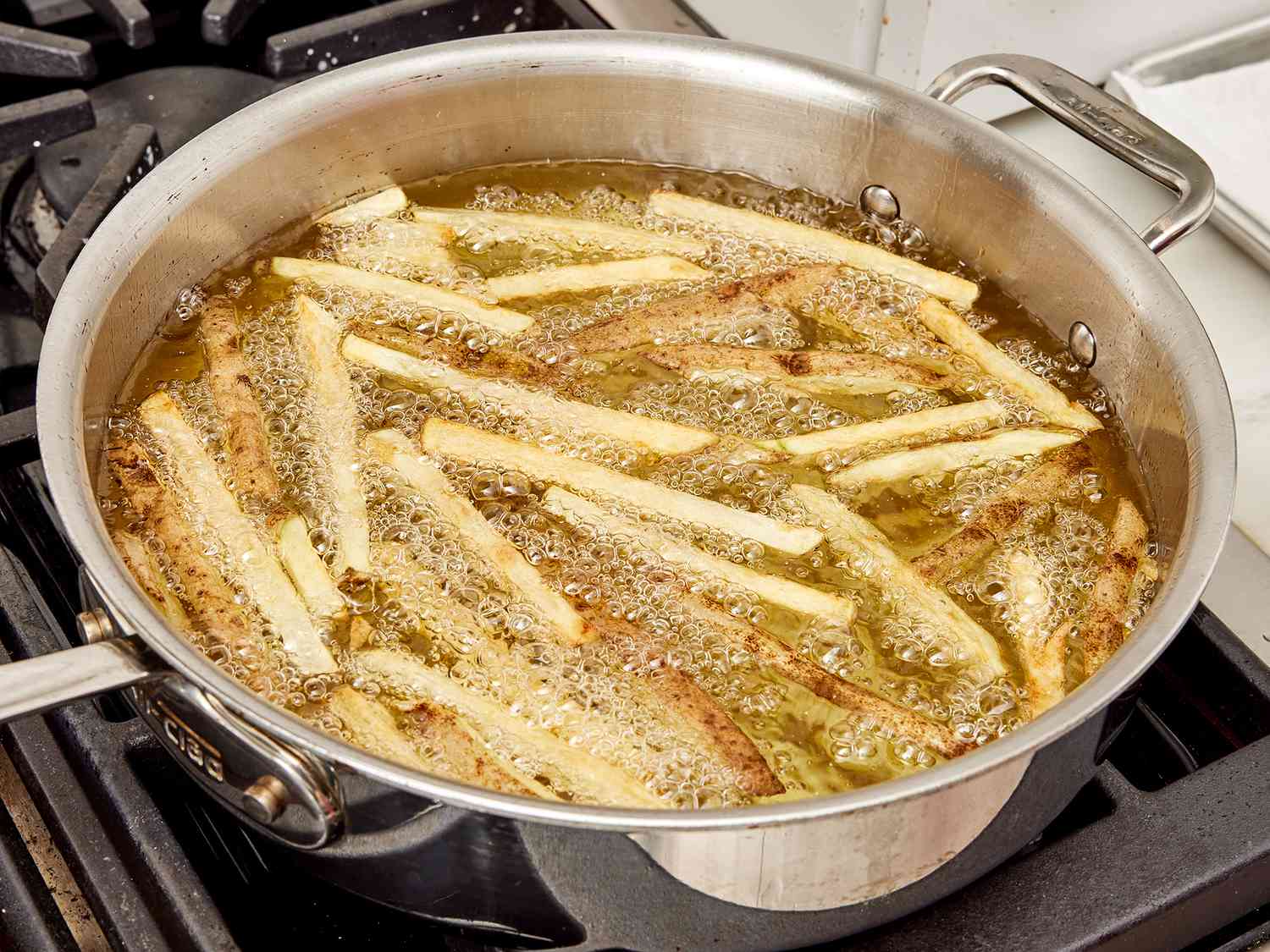 The Best Pan for Deep Frying on the Stovetop