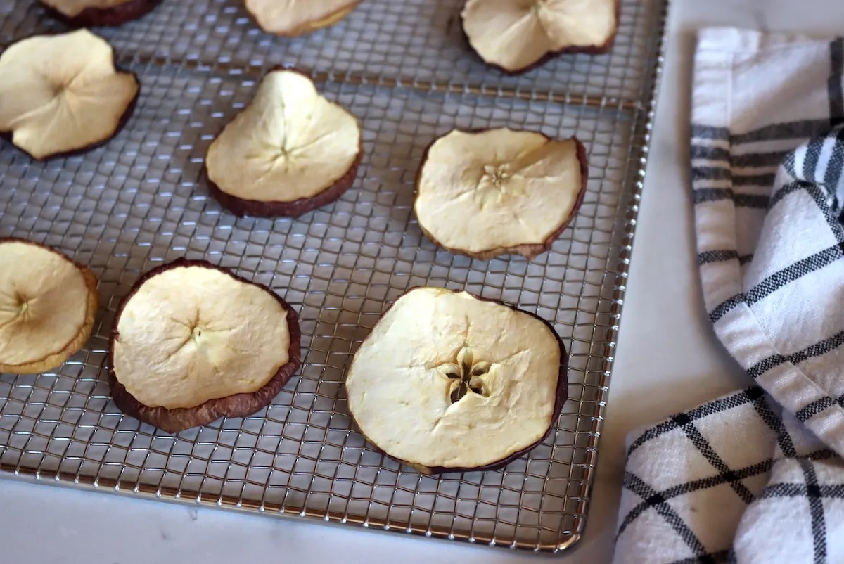 how-to-dehydrate-apple-slices-with-a-dehydrator