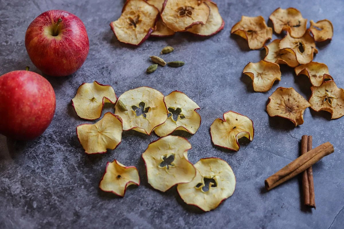 how-to-dehydrate-apples-with-cinnamon