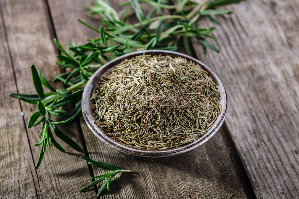 how-to-dehydrate-rosemary-in-the-oven