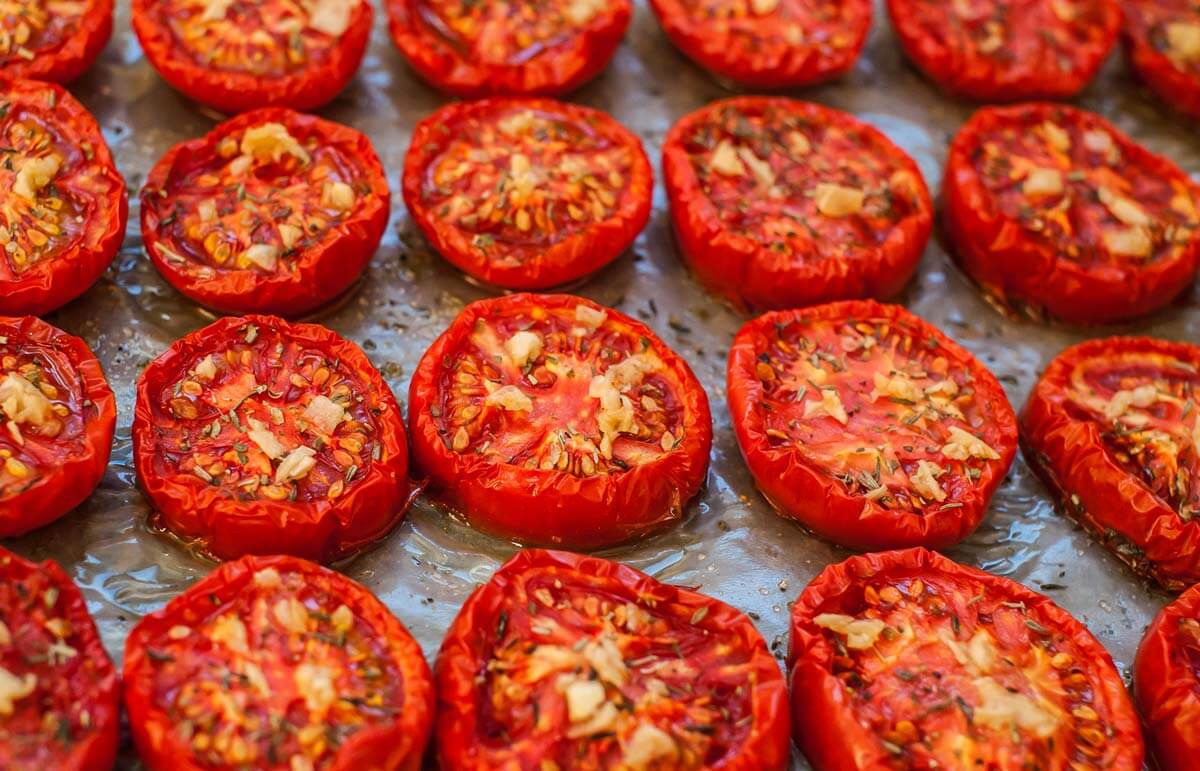 how-to-dehydrate-tomatoes-in-the-oven