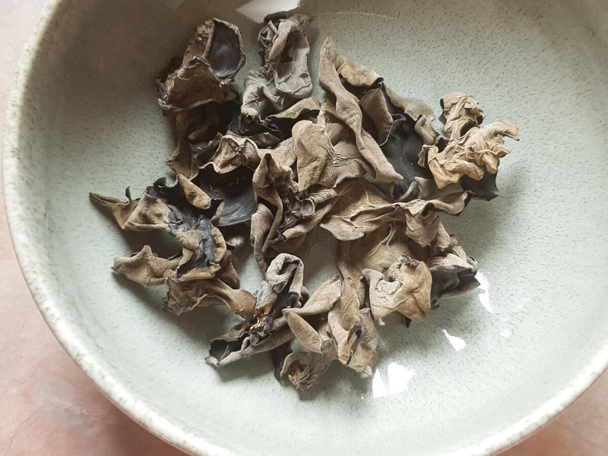 how-to-dehydrate-wood-ear-mushrooms