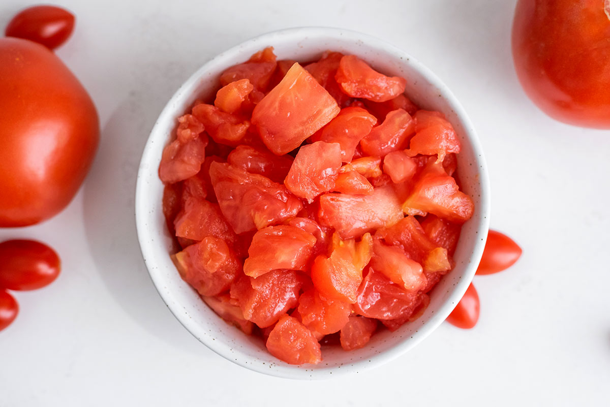 how-to-dice-a-plum-tomato