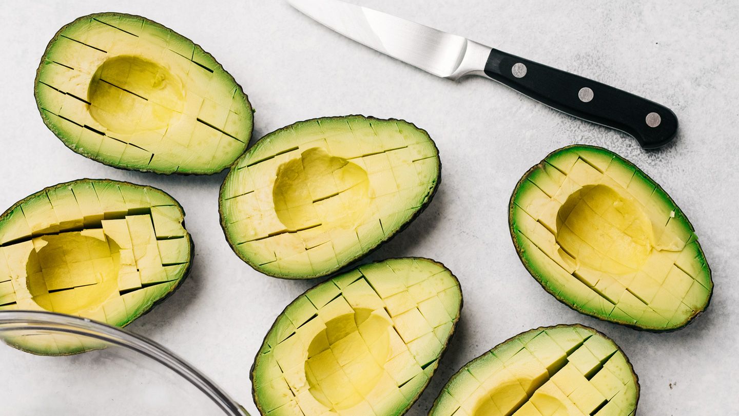 how-to-dice-an-entire-avocado-in-10-seconds