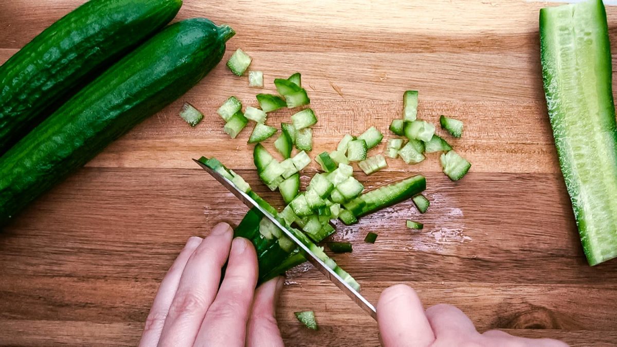how-to-dice-cucumbers