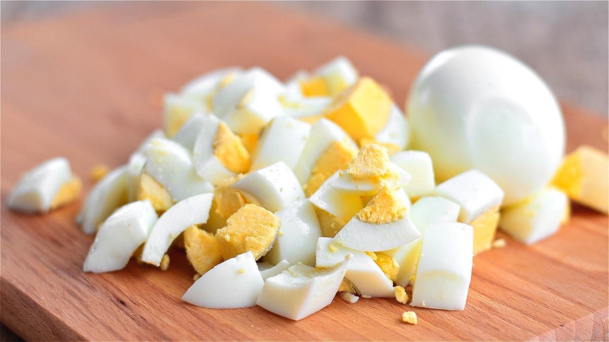 how-to-dice-hard-boiled-eggs