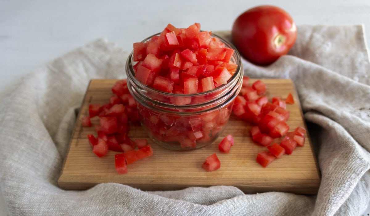 how-to-dice-tomato-for-salsa