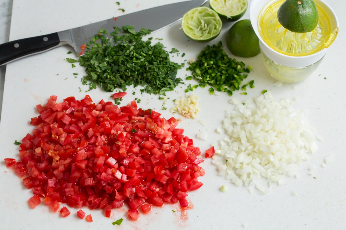 how-to-dice-tomatoes-for-pico
