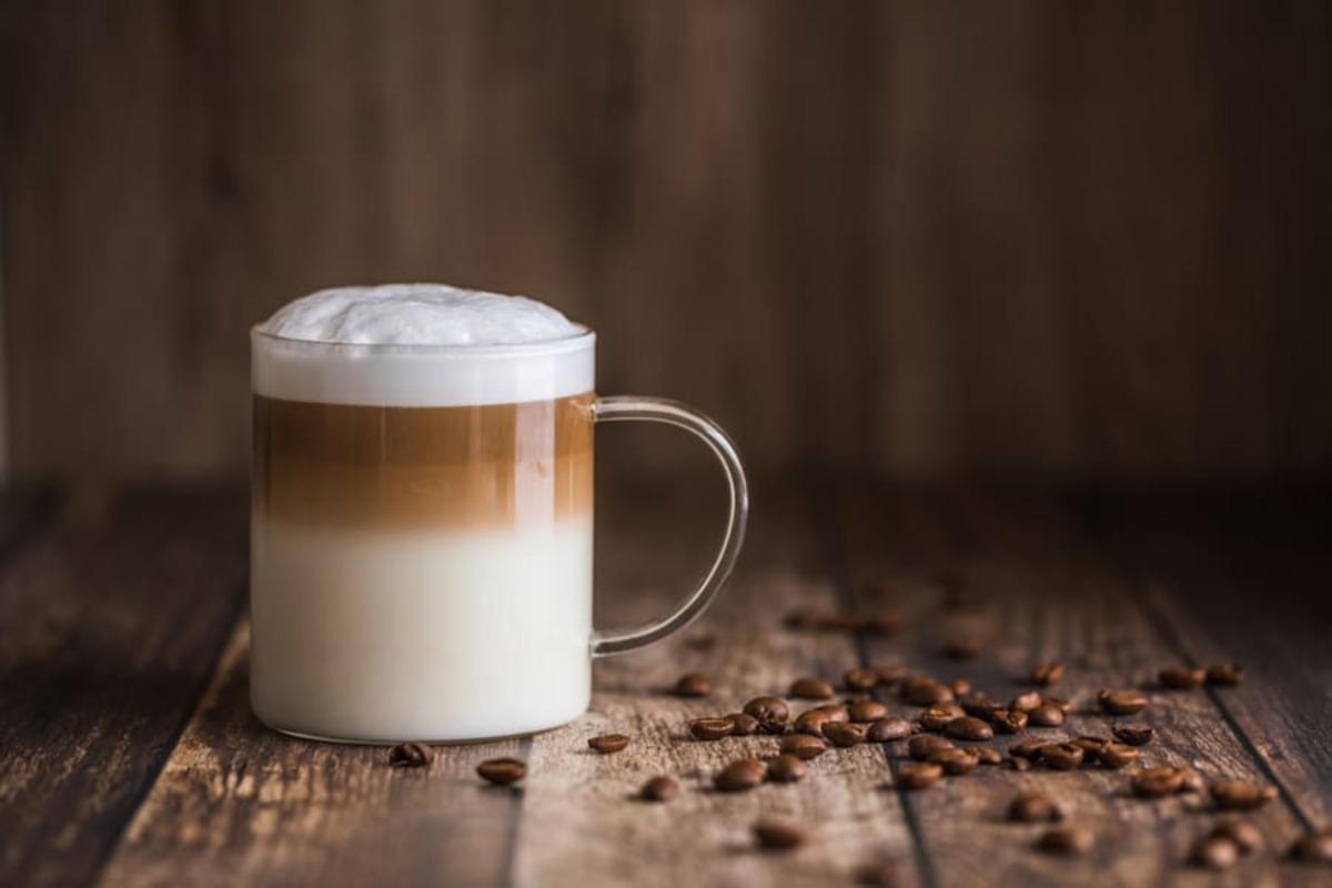how-to-drink-a-latte-macchiato