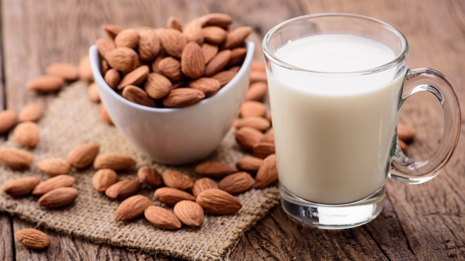 how-to-drink-almond-milk