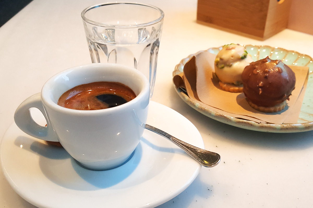 how-to-drink-an-espresso-in-italy