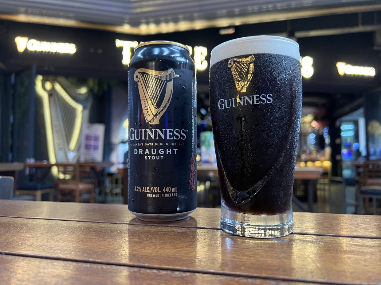 how-to-drink-canned-guinness-draught