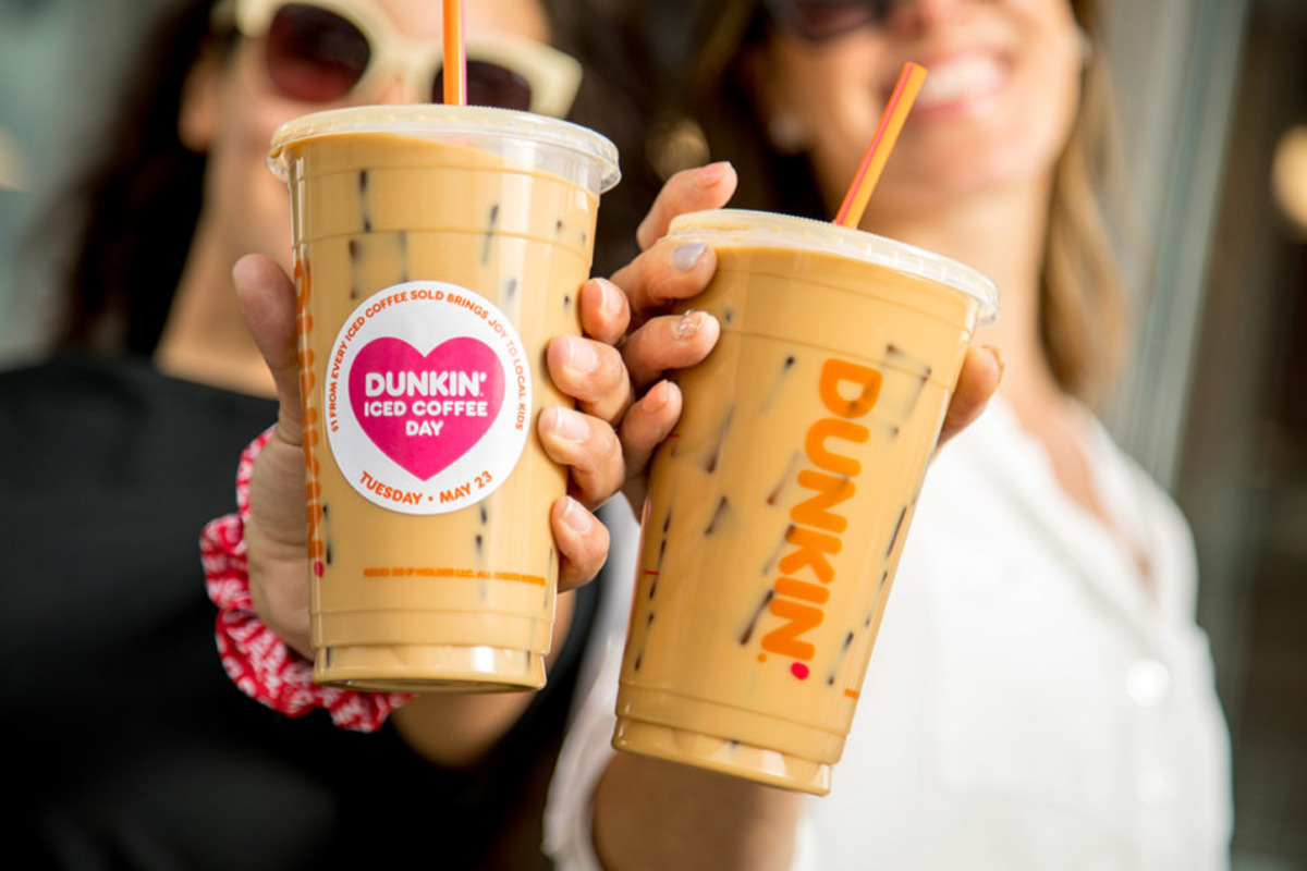 how-to-drink-dunkin-donuts-iced-coffee