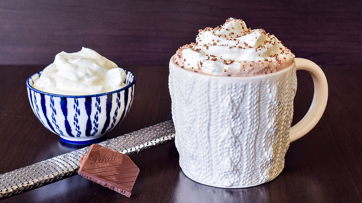 how-to-drink-hot-chocolate-with-cream