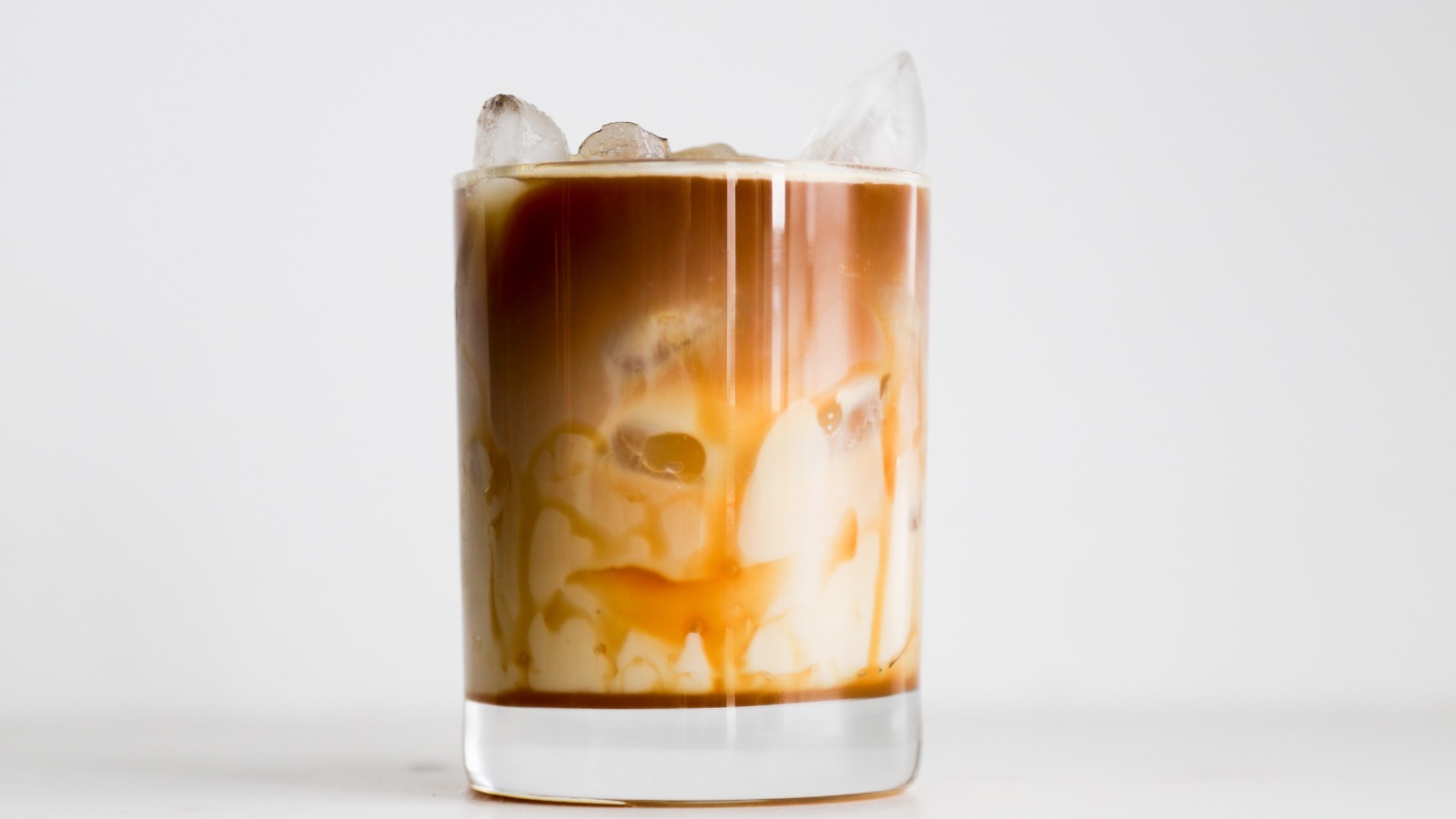 how-to-drink-iced-macchiato