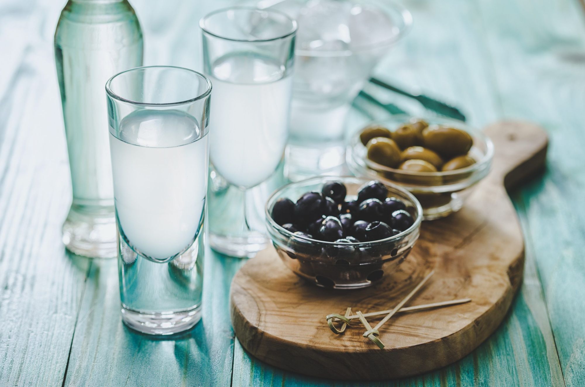 how-to-drink-ouzo-like-a-greek
