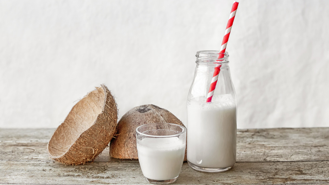 how-to-drink-the-milk-of-a-coconut