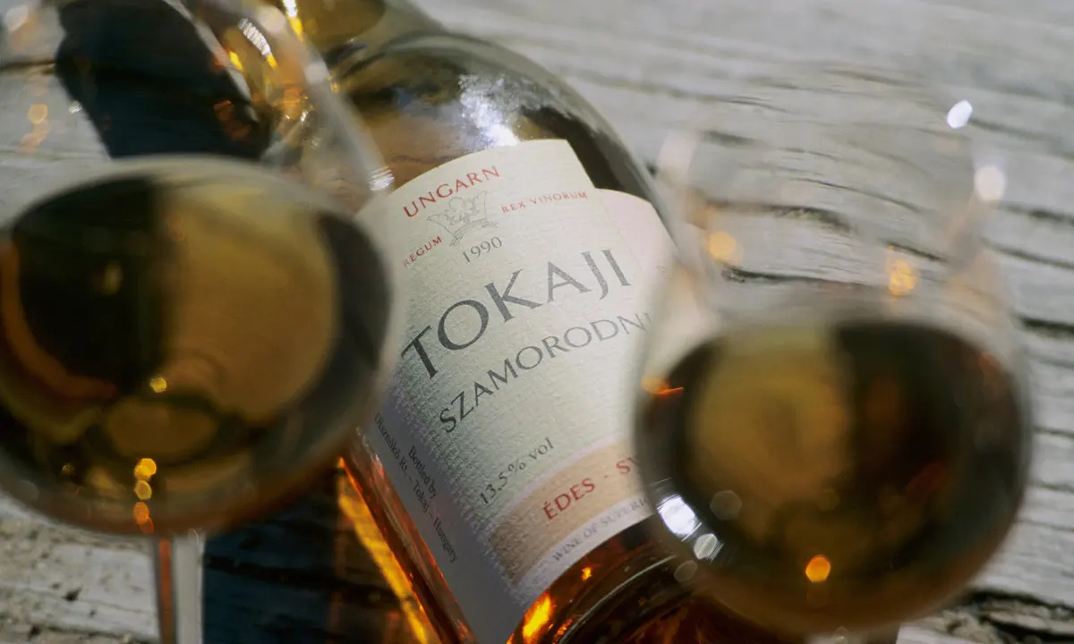 how-to-drink-tokaji-wine