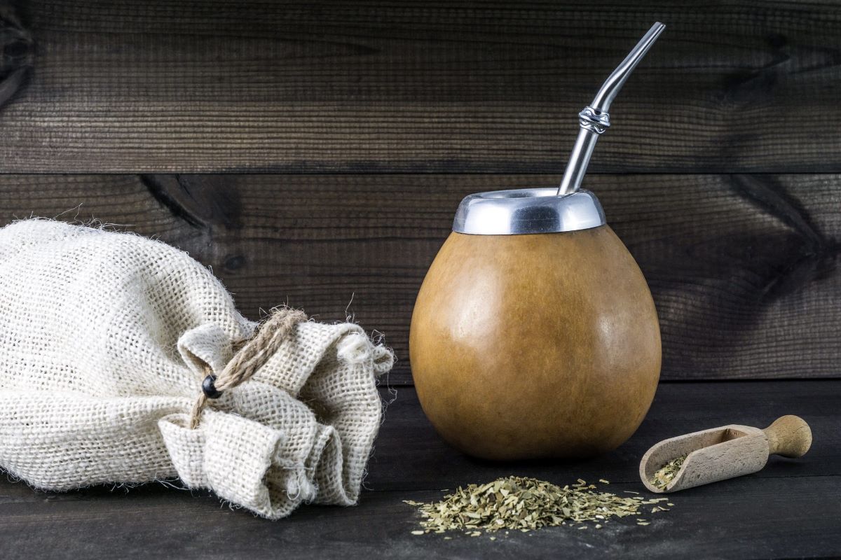 how-to-drink-yerba-mate-gourd