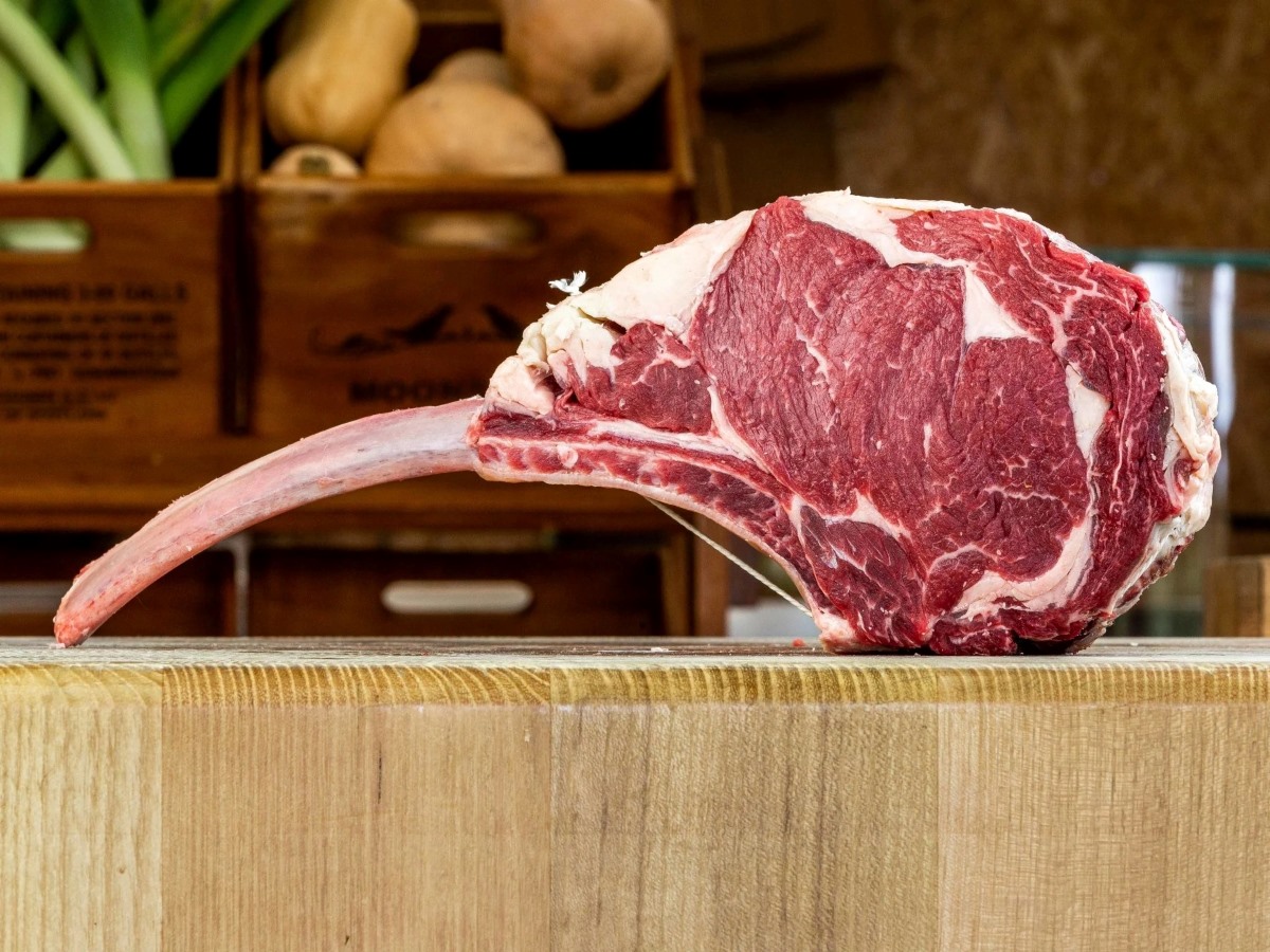 how-to-dry-age-tomahawk-steak