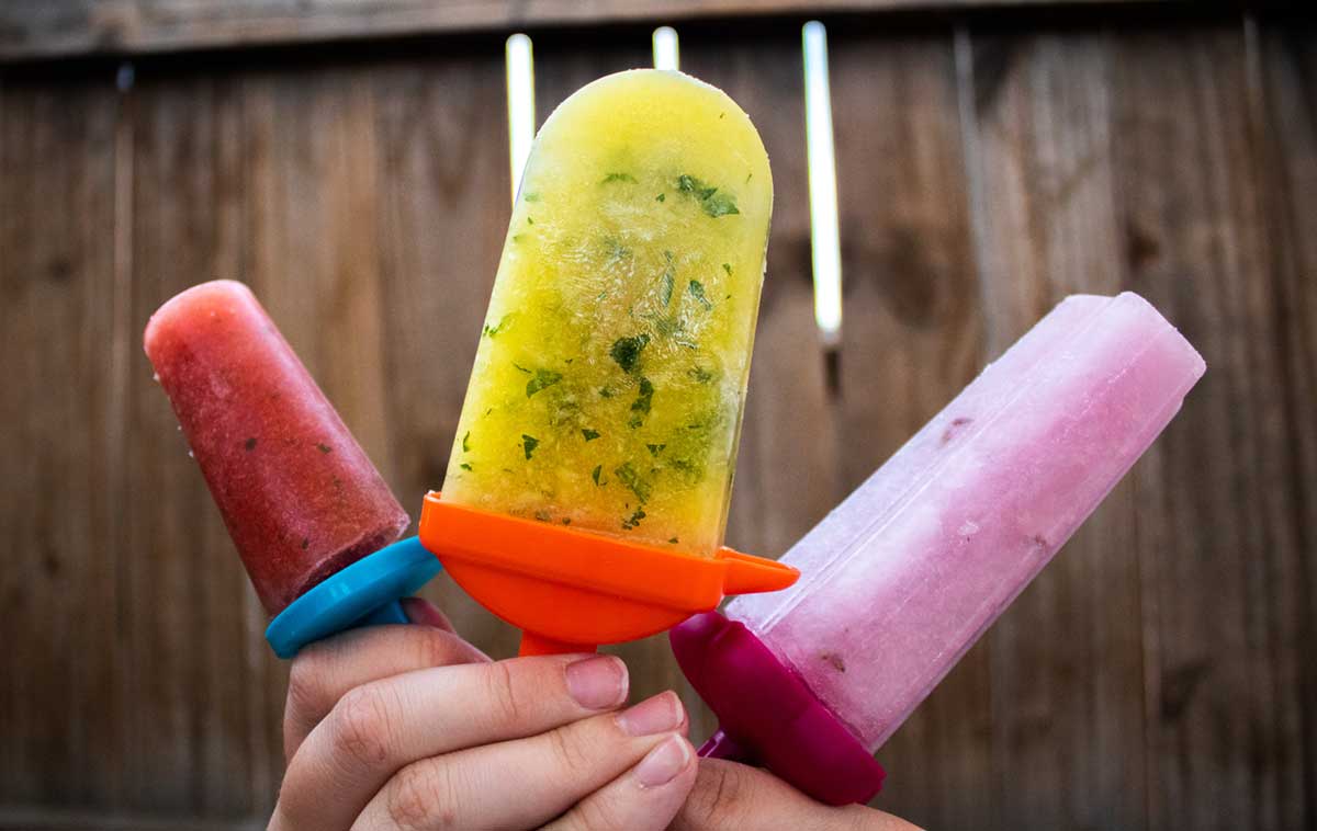 how-to-eat-2-in-1-ice-pops
