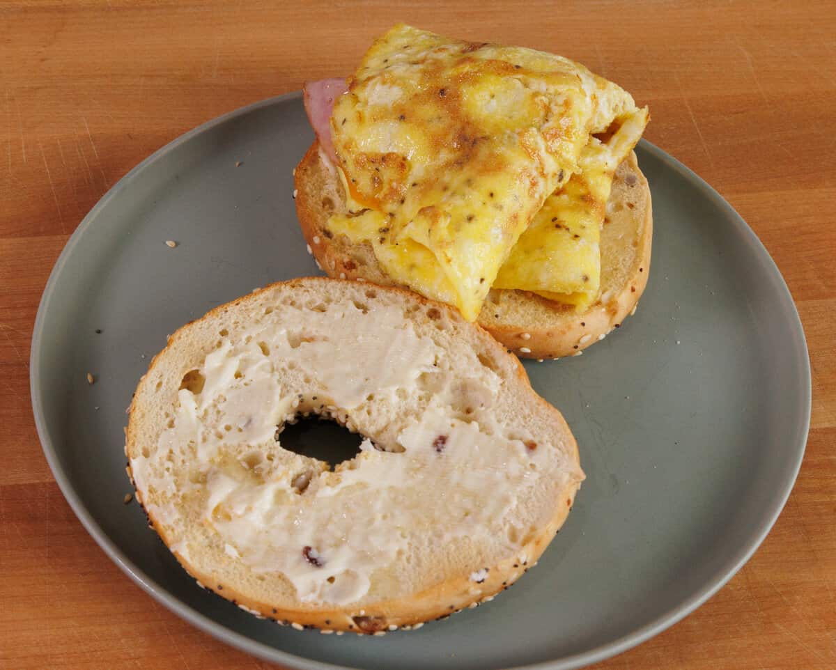 how-to-eat-a-bagel-for-breakfast
