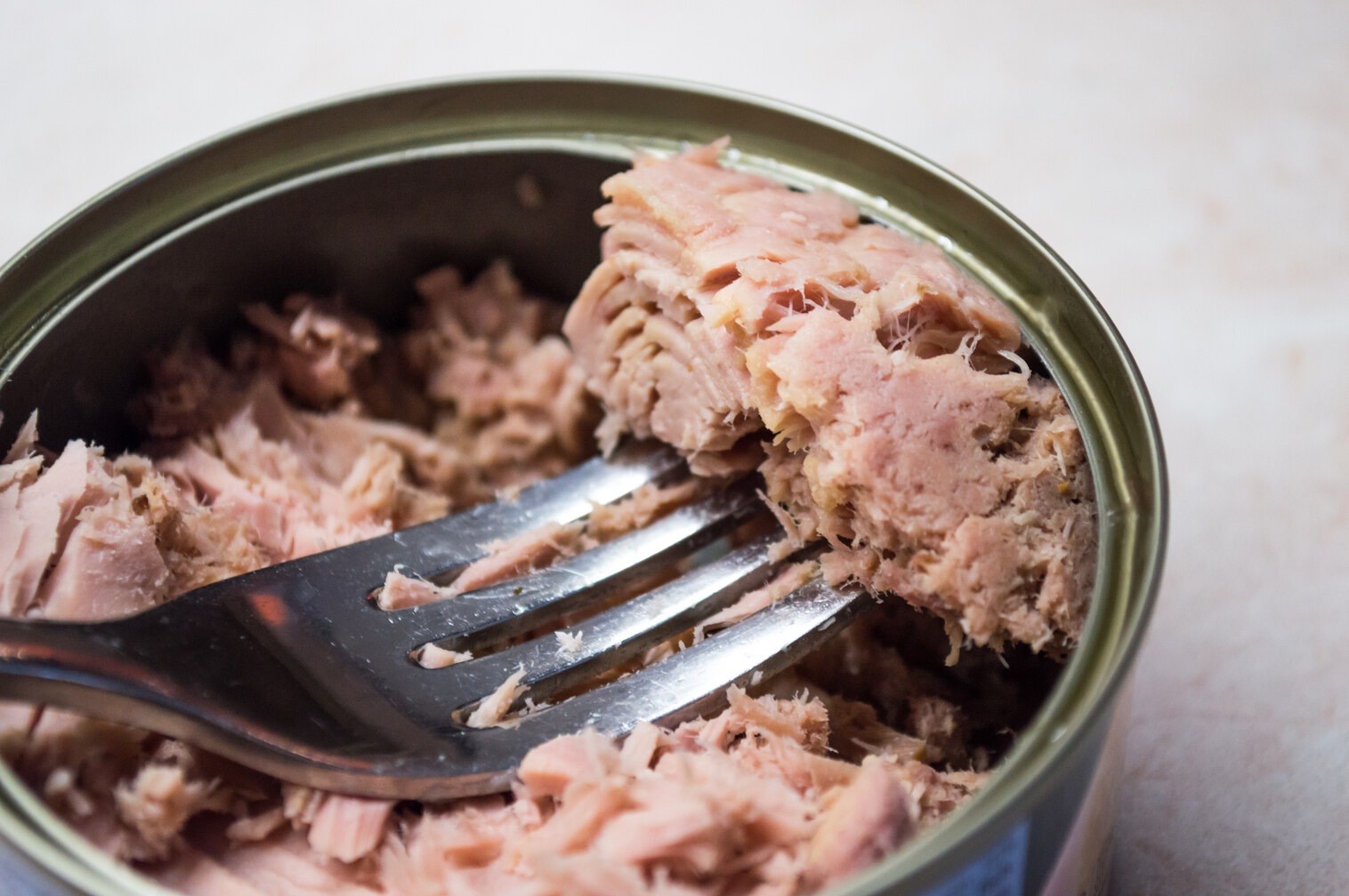 how-to-eat-a-can-of-tuna