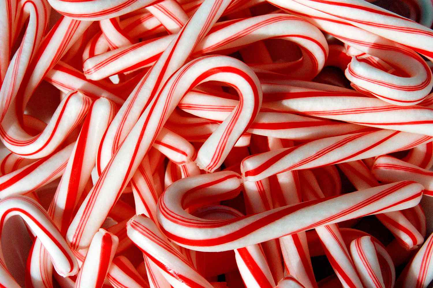 how-to-eat-a-candy-cane-correctly