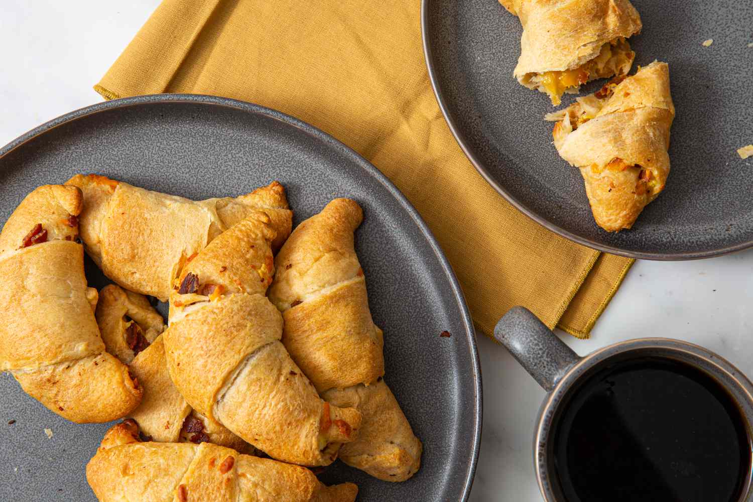 how-to-eat-a-crescent-roll
