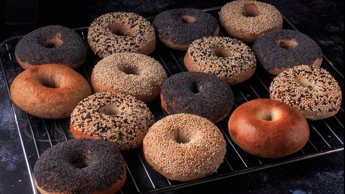 how-to-eat-a-frozen-bagel