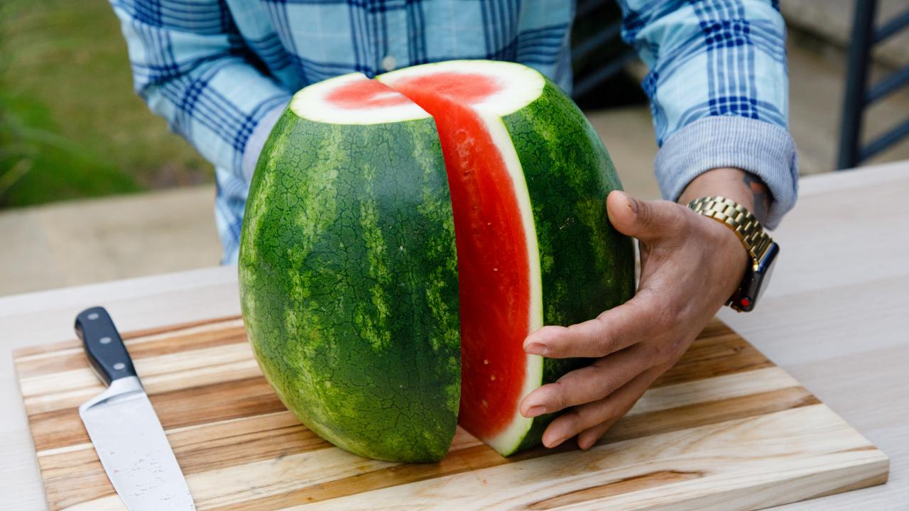 how-to-eat-a-half-watermelon