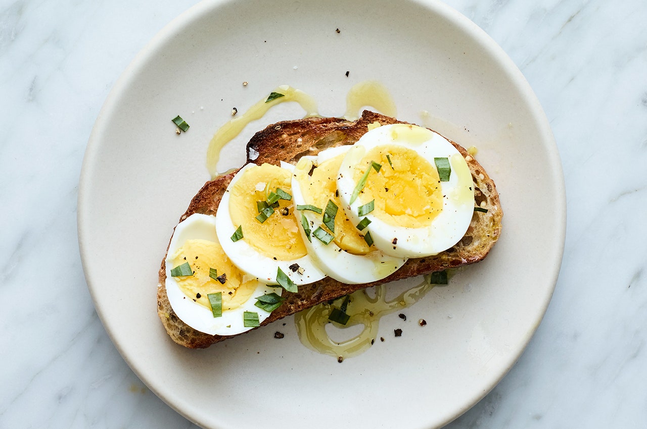 how-to-eat-a-hard-boiled-egg