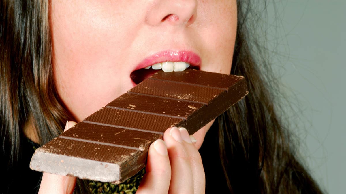 how-to-eat-a-hershey-bar