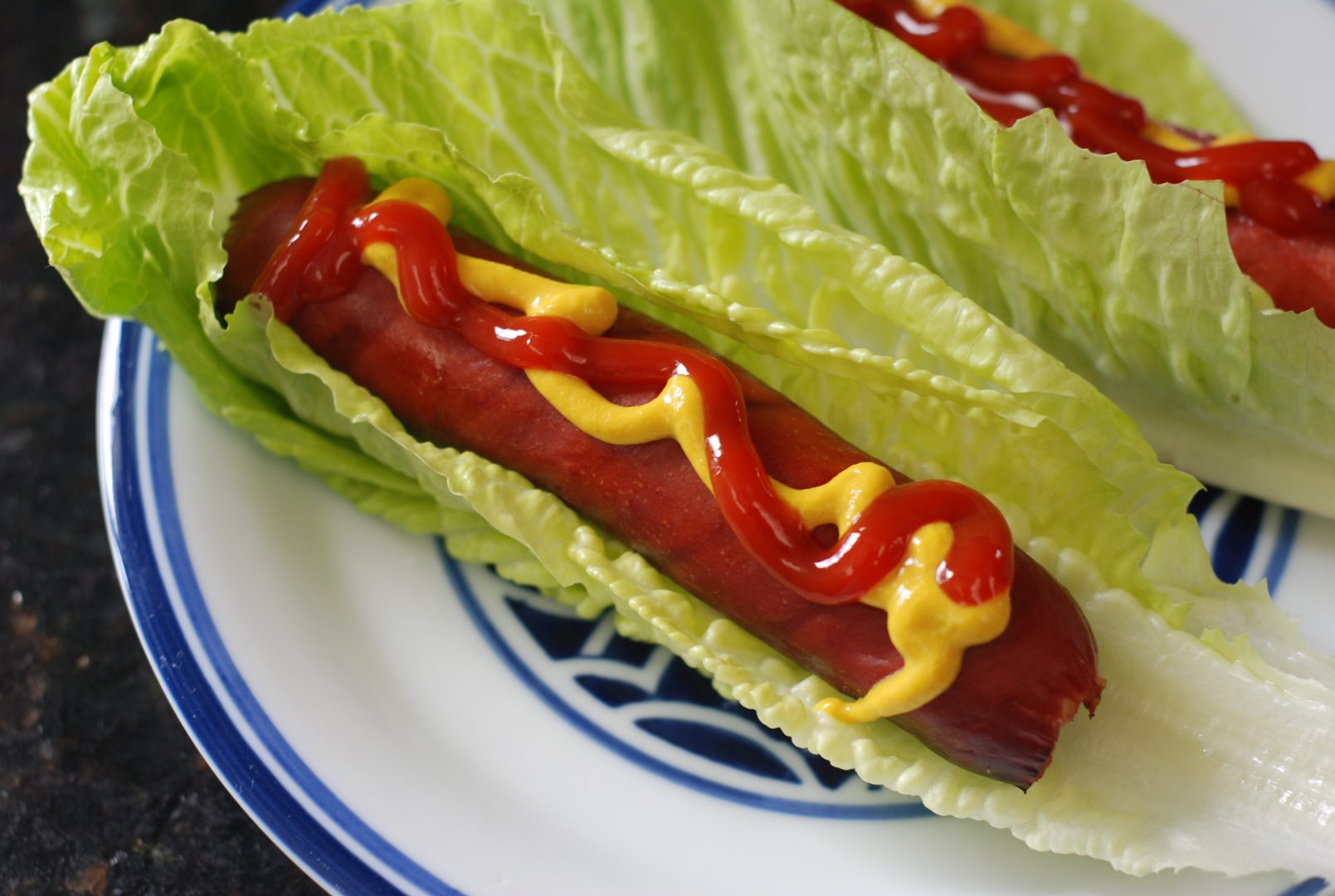 How To Eat A Hot Dog - Recipes.net